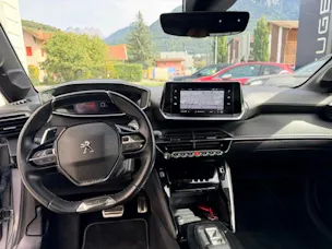 PEUGEOT 208 1.2 PureTech 100 GT