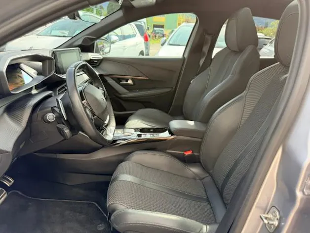PEUGEOT 208 1.2 PureTech 100 GT