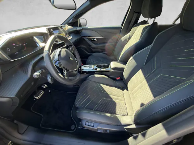 PEUGEOT 208 1.2 Hybrid 145 GT Exclusive