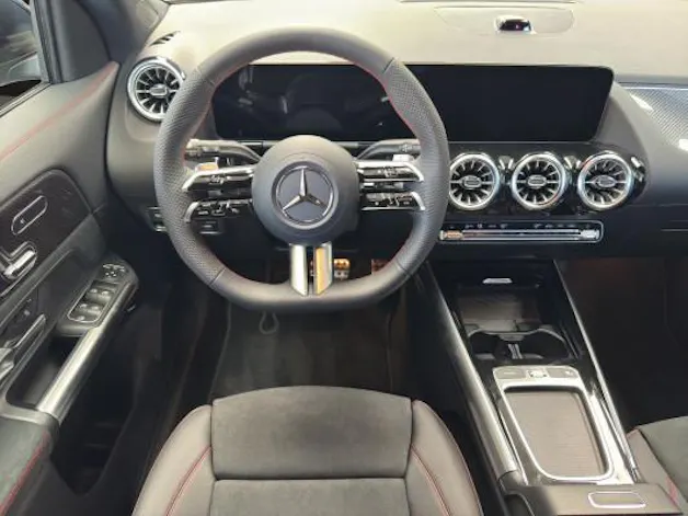 MERCEDES-BENZ GLA 200 Night Star 7G-D