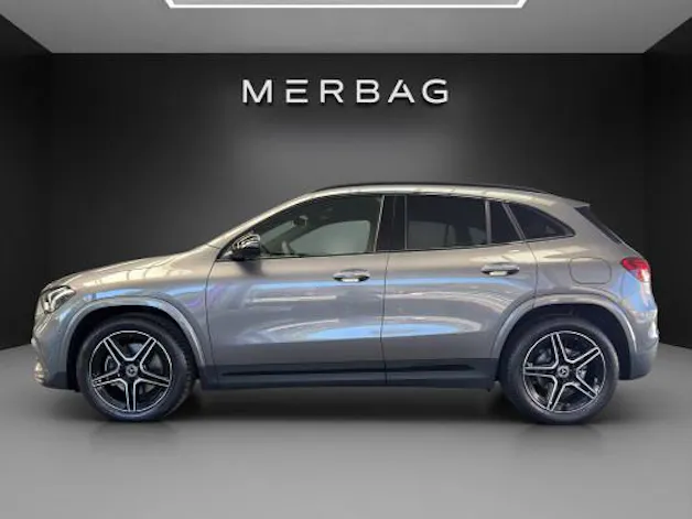 MERCEDES-BENZ GLA 200 Night Star 7G-D