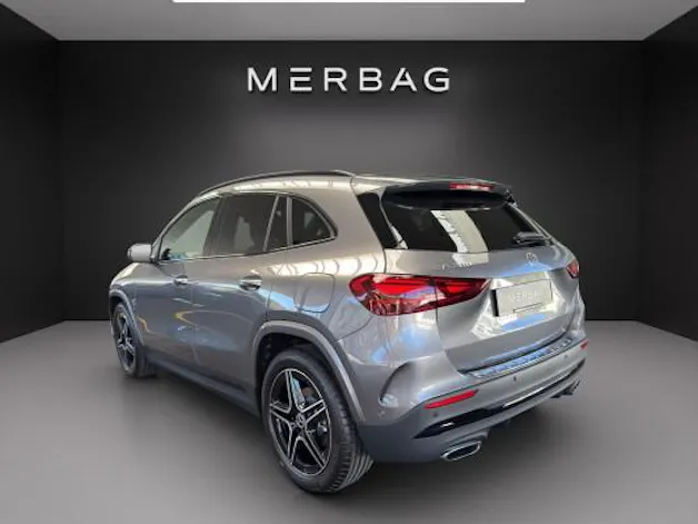 MERCEDES-BENZ GLA 200 Night Star 7G-D