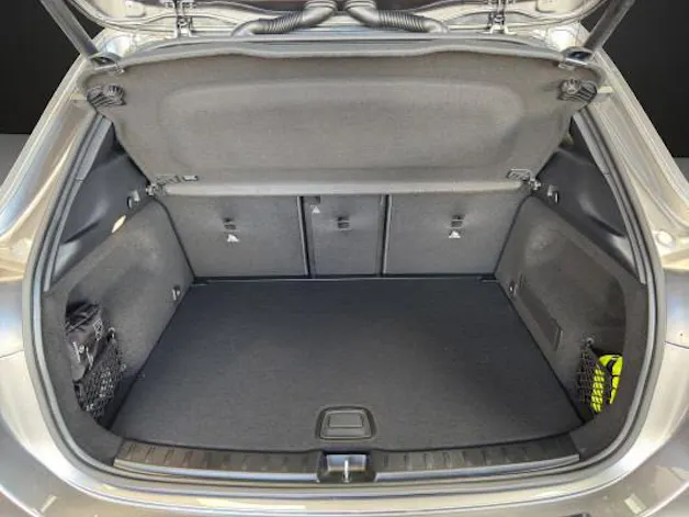 MERCEDES-BENZ GLA 200 Night Star 7G-D