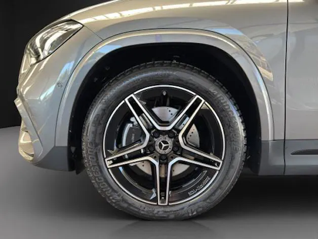 MERCEDES-BENZ GLA 200 Night Star 7G-D