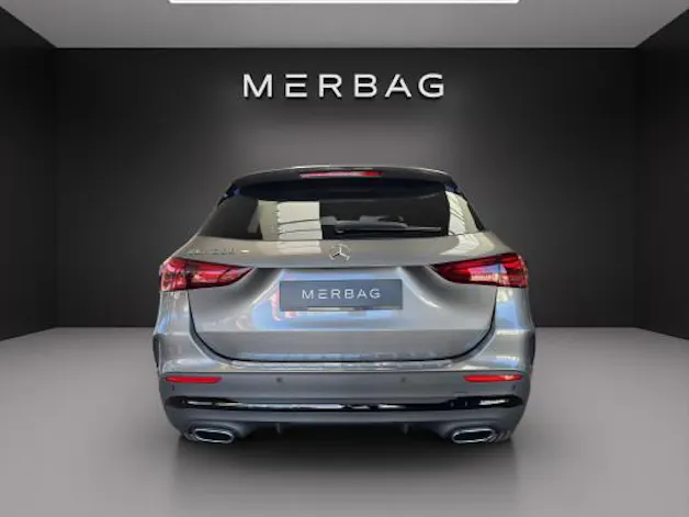 MERCEDES-BENZ GLA 200 Night Star 7G-D