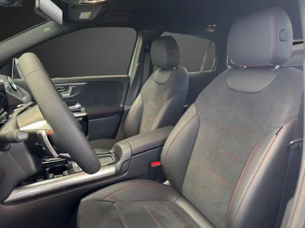 MERCEDES-BENZ GLA 200 Night Star 7G-D
