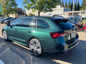 SKODA Octavia Combi 2.0 TSI DSG RS 30 Years Edition