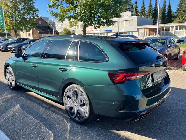 SKODA Octavia Combi 2.0 TSI DSG RS 30 Years Edition