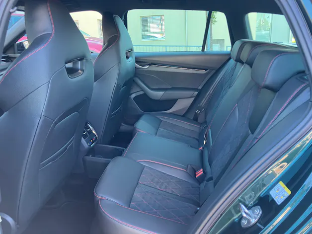 SKODA Octavia Combi 2.0 TSI DSG RS 30 Years Edition