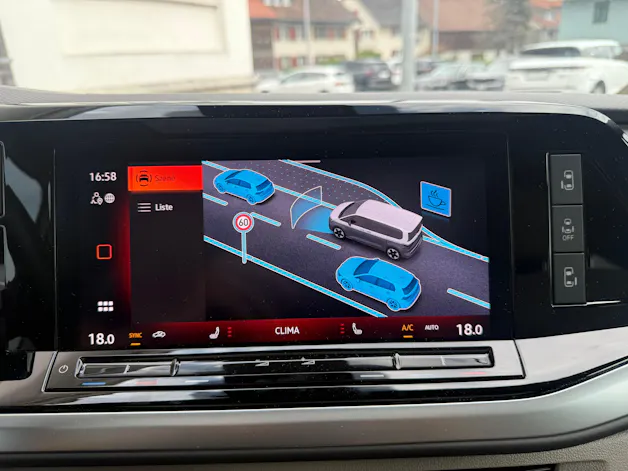 VW Multivan kurz 2.0 TDI Life Edition DSG Navigationssystem Volkswagen original