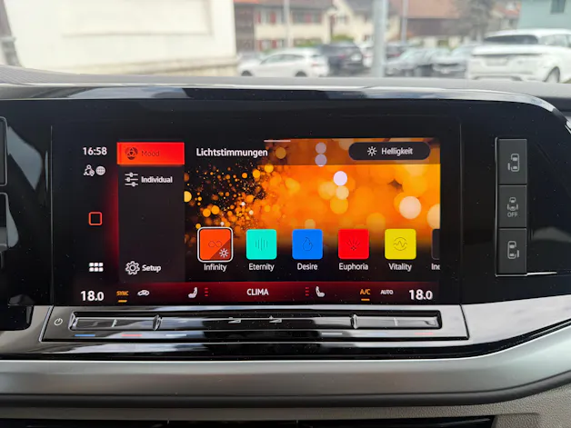 VW Multivan kurz 2.0 TDI Life Edition DSG Navigationssystem Volkswagen original