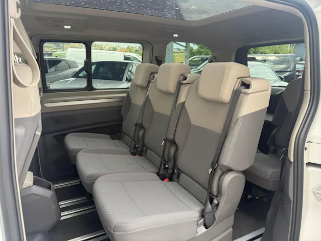 VW Multivan kurz 2.0 TDI Life Edition DSG Navigationssystem Volkswagen original