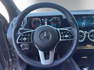 MERCEDES-BENZ EQA 300 4Matic