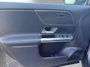 MERCEDES-BENZ EQA 300 4Matic