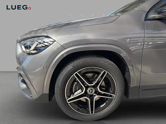 MERCEDES-BENZ GLA 200 Night Star 7G-DCT