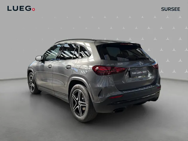 MERCEDES-BENZ GLA 200 Night Star 7G-DCT