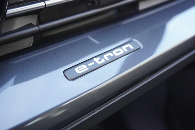 AUDI Q4 e-tron 50 quattro S-LINE!!!