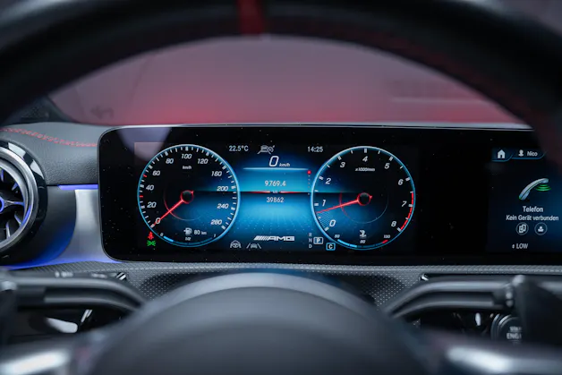 MERCEDES-BENZ CLA 35 AMG 4matic / 360°Kamera / Ambientebeleuchtung