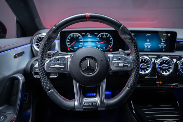 MERCEDES-BENZ CLA 35 AMG 4matic / 360°Kamera / Ambientebeleuchtung