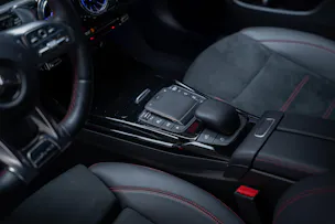 MERCEDES-BENZ CLA 35 AMG 4matic / 360°Kamera / Ambientebeleuchtung