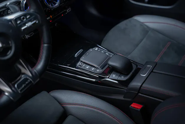 MERCEDES-BENZ CLA 35 AMG 4matic / 360°Kamera / Ambientebeleuchtung