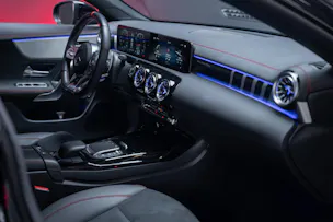 MERCEDES-BENZ CLA 35 AMG 4matic / 360°Kamera / Ambientebeleuchtung