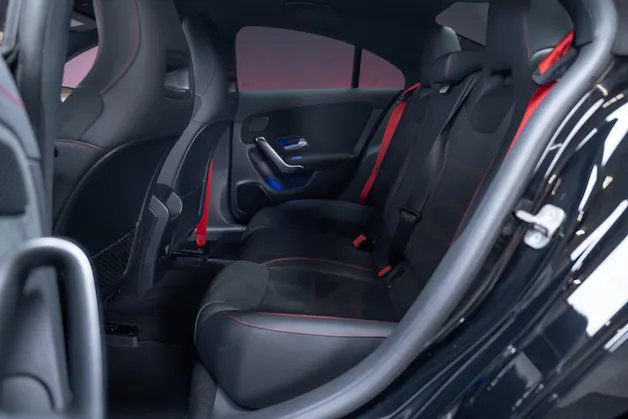 MERCEDES-BENZ CLA 35 AMG 4matic / 360°Kamera / Ambientebeleuchtung