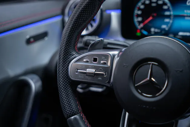 MERCEDES-BENZ CLA 35 AMG 4matic / 360°Kamera / Ambientebeleuchtung