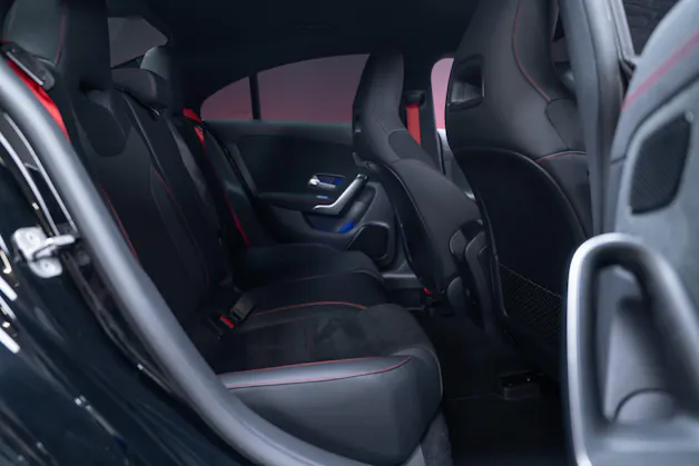 MERCEDES-BENZ CLA 35 AMG 4matic / 360°Kamera / Ambientebeleuchtung