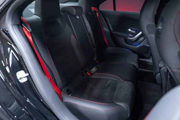 MERCEDES-BENZ CLA 35 AMG 4matic / 360°Kamera / Ambientebeleuchtung