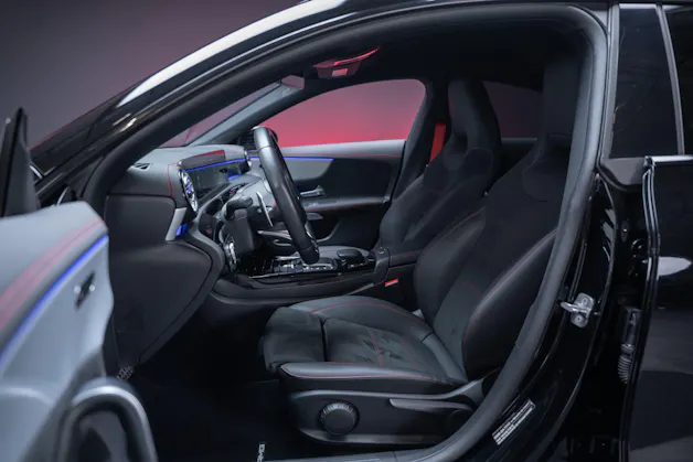 MERCEDES-BENZ CLA 35 AMG 4matic / 360°Kamera / Ambientebeleuchtung