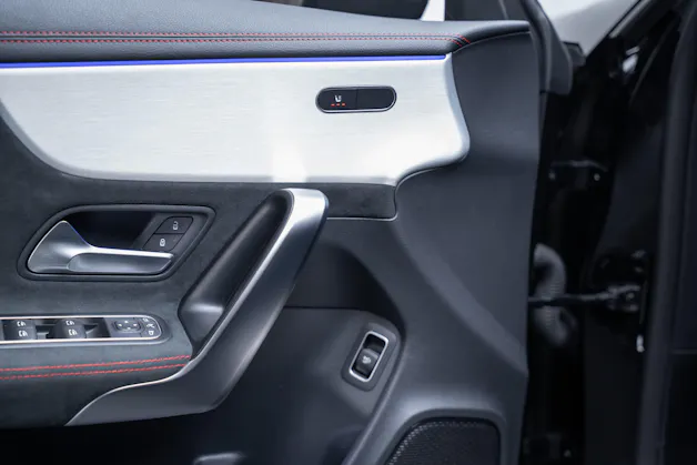 MERCEDES-BENZ CLA 35 AMG 4matic / 360°Kamera / Ambientebeleuchtung
