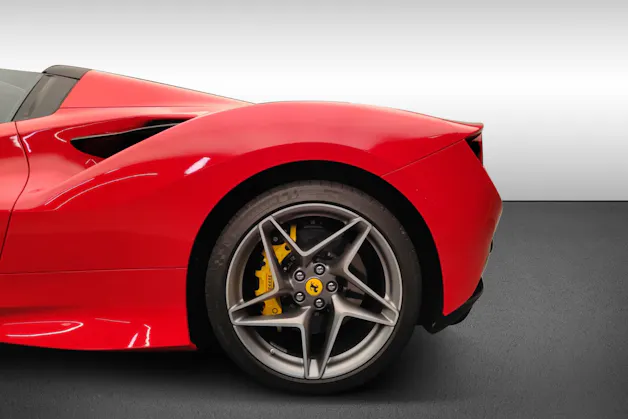 FERRARI F8 Spider
