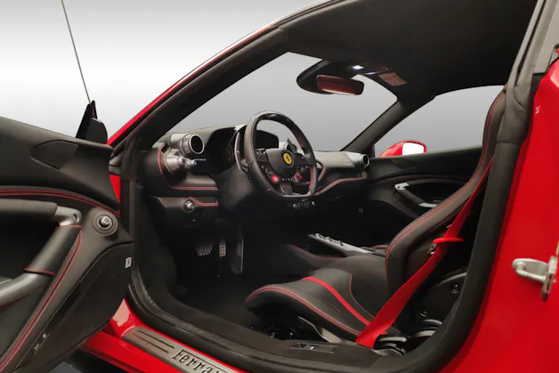 FERRARI F8 Spider