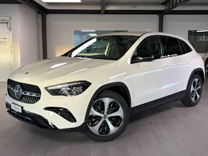 MERCEDES-BENZ GLA 200 Night Star 7G-DCT