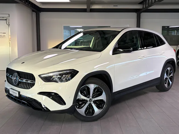 MERCEDES-BENZ GLA 200 Night Star 7G-DCT