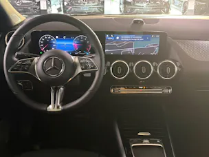 MERCEDES-BENZ GLA 200 Night Star 7G-DCT