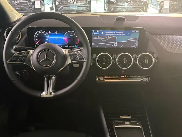 MERCEDES-BENZ GLA 200 Night Star 7G-DCT