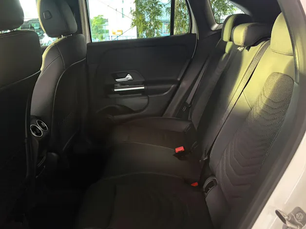MERCEDES-BENZ GLA 200 Night Star 7G-DCT