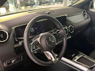 MERCEDES-BENZ GLA 200 Night Star 7G-DCT