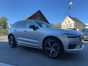 VOLVO XC60 B6 Benzin Mild Hybrid AWD R-Design Geartronic