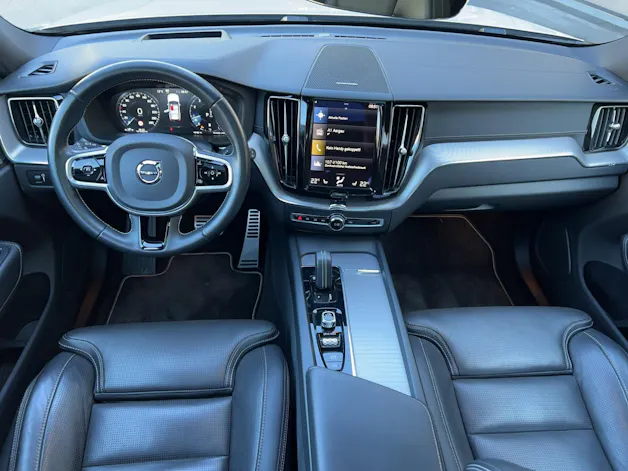 VOLVO XC60 B6 Benzin Mild Hybrid AWD R-Design Geartronic