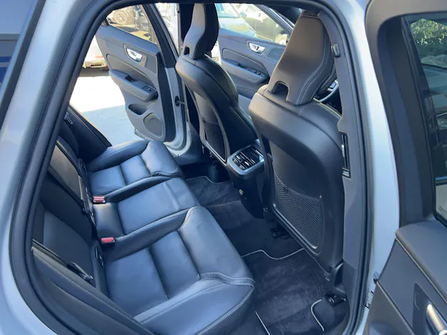 VOLVO XC60 B6 Benzin Mild Hybrid AWD R-Design Geartronic
