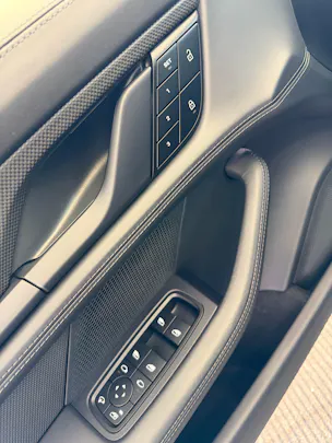 PORSCHE Taycan GTS | CH Swiss | Carbon | LED-Matrix | InnoDrive | 21" | 5 Sitzer | Panorama | PORSCHE GARANTIE |