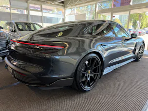 PORSCHE Taycan GTS | CH Swiss | Carbon | LED-Matrix | InnoDrive | 21" | 5 Sitzer | Panorama | PORSCHE GARANTIE |