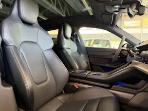 PORSCHE Taycan GTS | CH Swiss | Carbon | LED-Matrix | InnoDrive | 21" | 5 Sitzer | Panorama | PORSCHE GARANTIE |