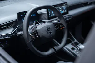 MG 3 1.5 Hybrid Luxury / 360°Kamera / Sitzheizung / Teilleder