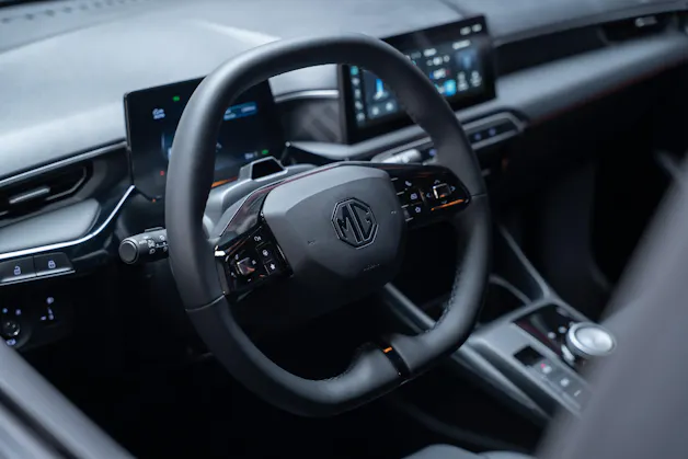 MG 3 1.5 Hybrid Luxury / 360°Kamera / Sitzheizung / Teilleder