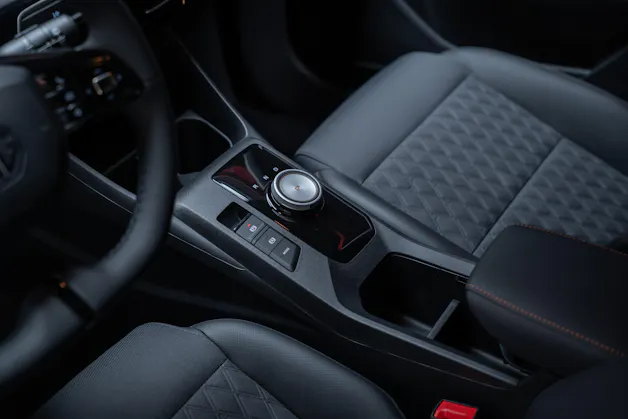 MG 3 1.5 Hybrid Luxury / 360°Kamera / Sitzheizung / Teilleder