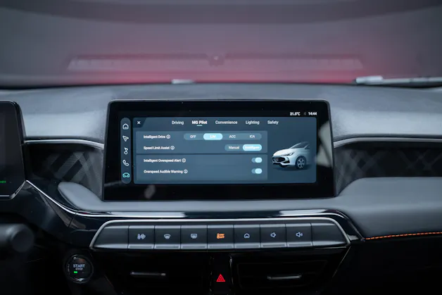 MG 3 1.5 Hybrid Luxury / 360°Kamera / Sitzheizung / Teilleder